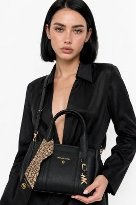 Michael Kors Siyah Fularlı Monogram Desenli Kadın Klasik El Çantası VLT-530 Siyah