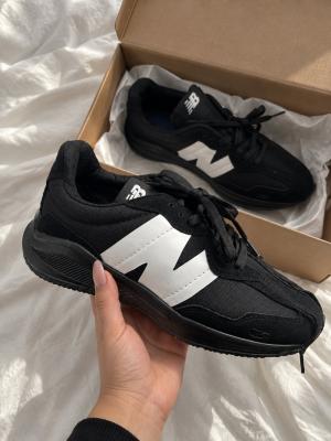 New Balance 327 Black/White Sneakers A-026