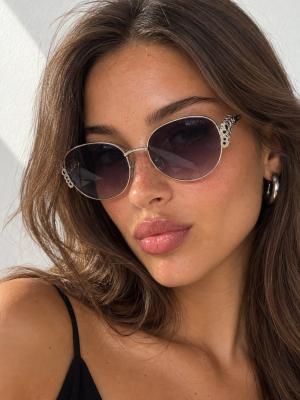 Chanel Metal Saplı Tasarım Gümüş Oval Güneş Gözlüğü  G4904-CN Diğer